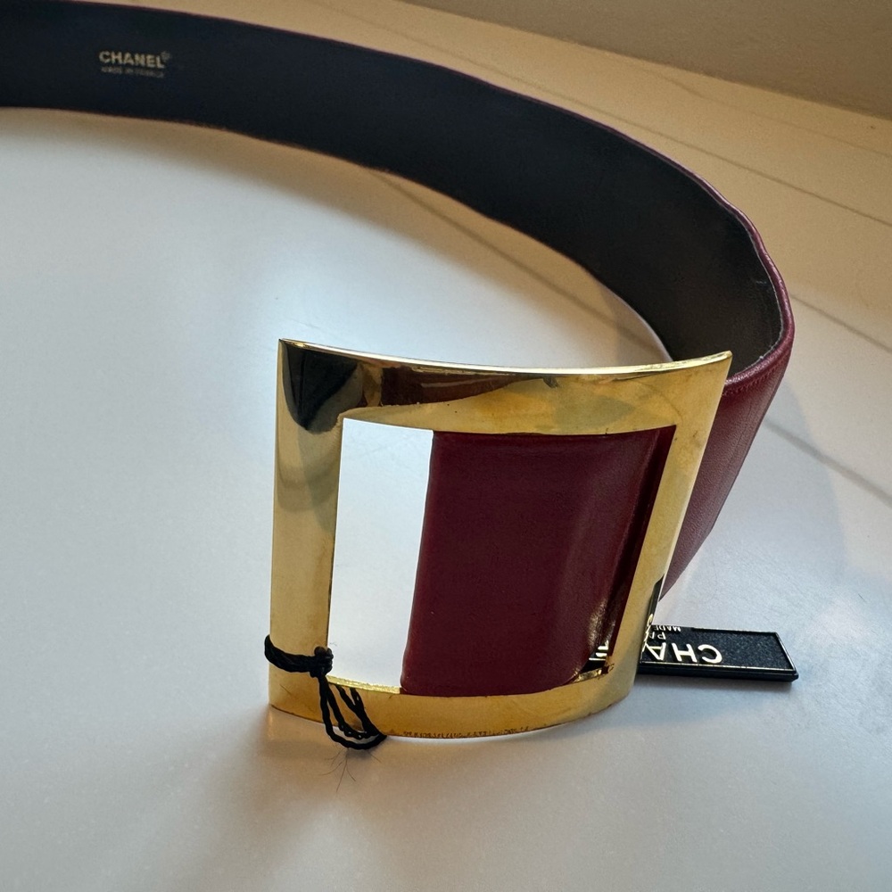 Vintage Chanel Burgundy Leather Gold Logo Buckle Waist Belt (Size 75) - Picture 4 of 9